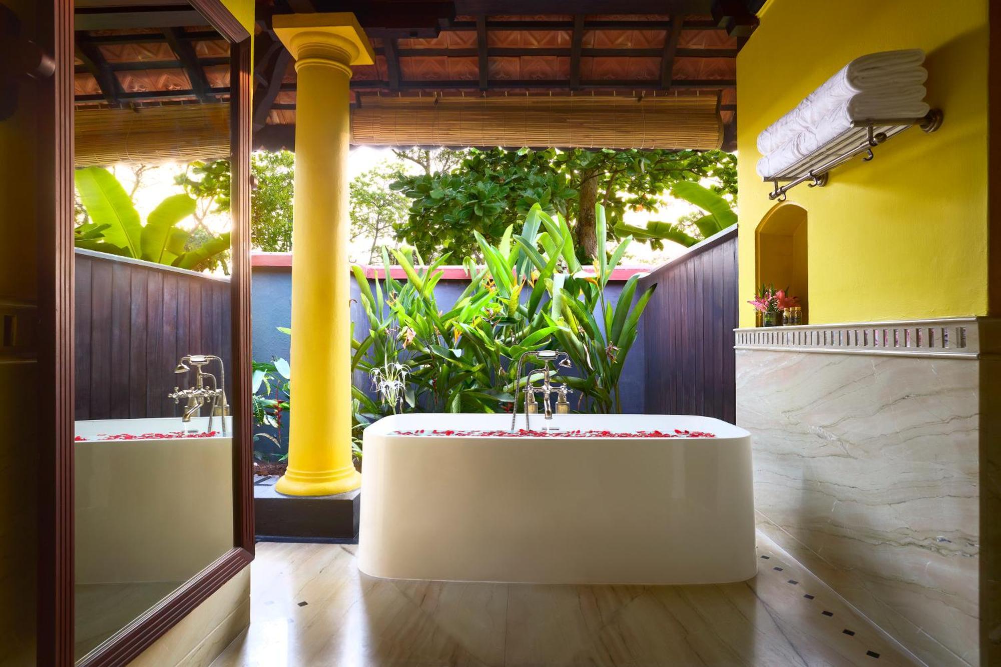 Taj Kumarakom Resort And Spa Kerala Экстерьер фото