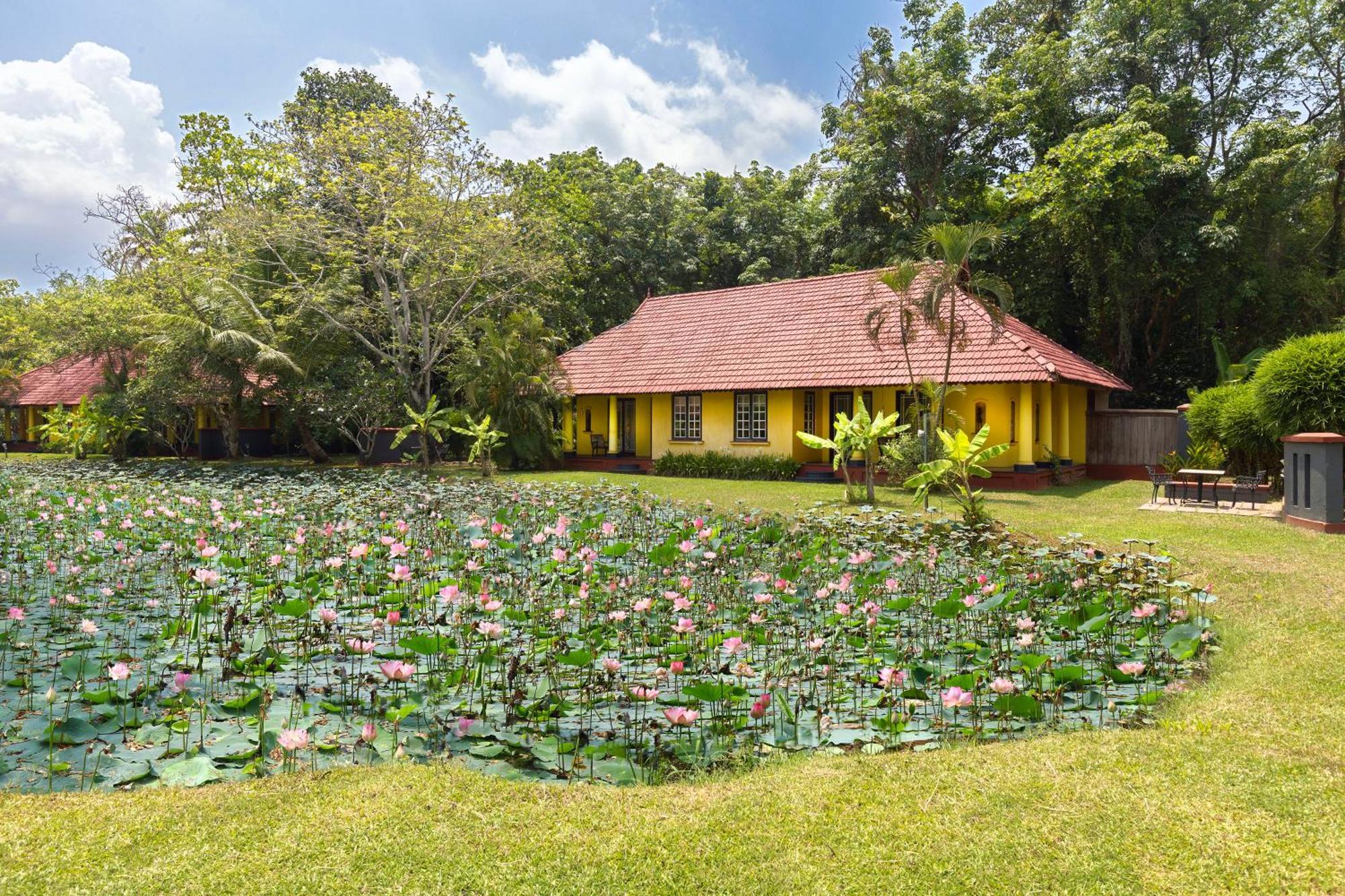 Taj Kumarakom Resort And Spa Kerala Экстерьер фото